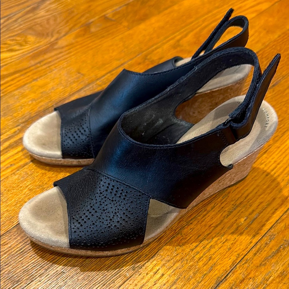 Clark’s Women's Black Wedge Sandals